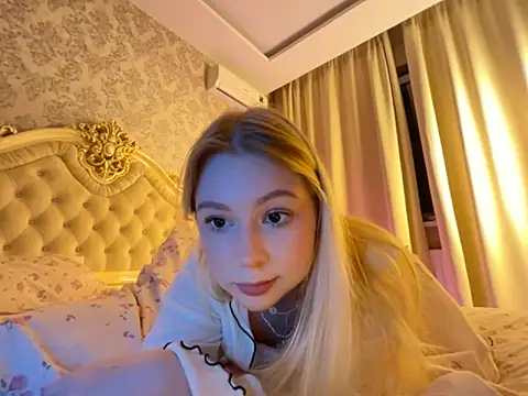 baby lianaa online show from 8, 10, 2025