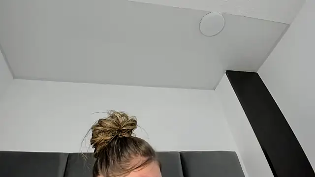 Lizz Luna online show from 18, 11, 2025