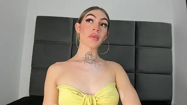 Lizz Luna online show from 11, 11, 2025