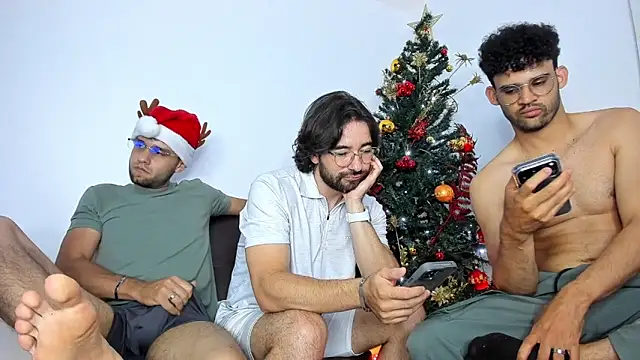 Snapshot of crisandrews chatting on 30, 11, 2025 crisandrews online show from 30, 11, 2025