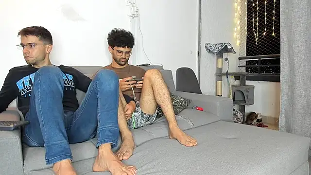 Snapshot of crisandrews chatting on 25, 11, 2025 crisandrews online show from 25, 11, 2025