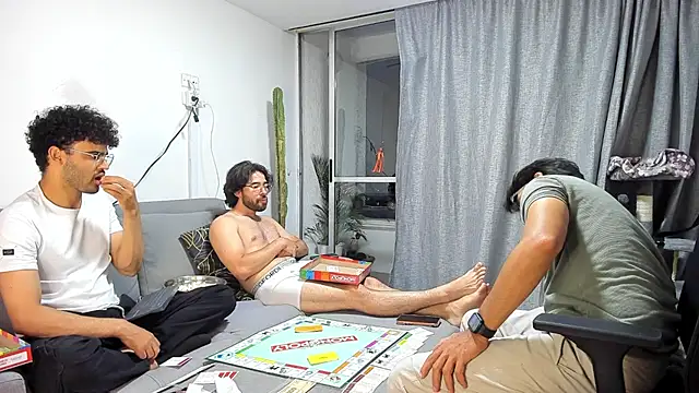 Snapshot of crisandrews chatting on 22, 11, 2025 crisandrews online show from 22, 11, 2025