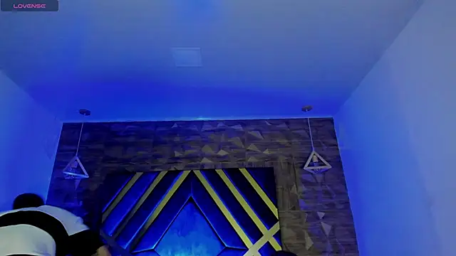 Ian Castillo  online show from 2, 4, 2026