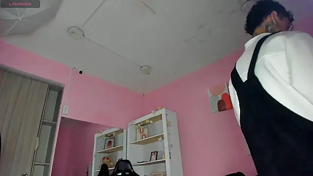 Ian Castillo  online show from 25, 11, 2025