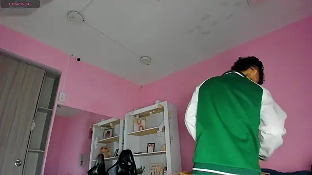 Ian Castillo  online show from 17, 12, 2025