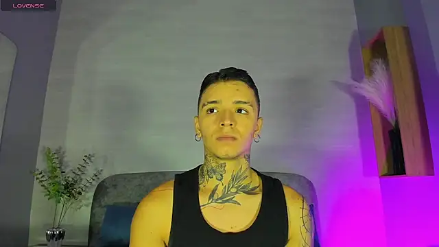 Snapshot of Ian_Castillo_ chatting on 10, 7, 2026 Ian Castillo online show from 10, 7, 2026