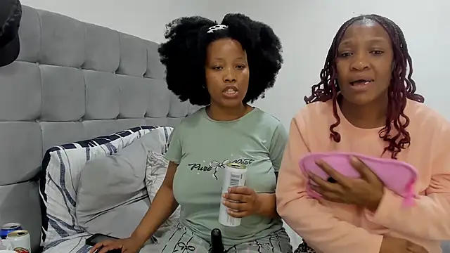 Snapshot of SZA_Doja chatting on 5, 7, 2026 SZA Doja online show from 5, 7, 2026