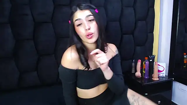 Snapshot of Mia_Charlothe chatting on 1, 2, 2025 Mia Charlothe online show from 1, 2, 2025