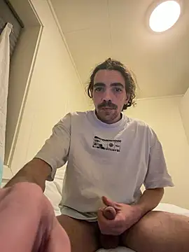 wolfwhite95 online show from 3, 3, 2026