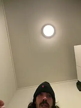 wolfwhite95 online show from 9, 3, 2026