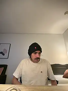 wolfwhite95 online show from 7, 4, 2026