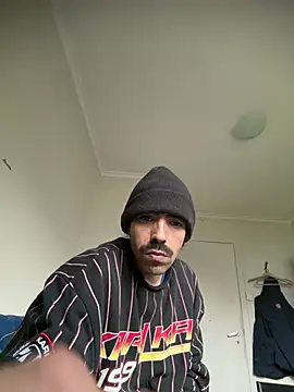 wolfwhite95 online show from 25, 4, 2026