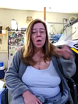 Snapshot of MsShelby40 chatting on 17, 12, 2024 MsShelby40 online show from 17, 12, 2024