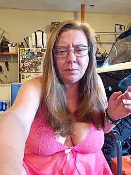 Snapshot of MsShelby40 chatting on 12, 9, 2025 MsShelby40 online show from 12, 9, 2025