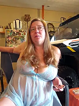 Snapshot of MsShelby40 chatting on 5, 10, 2025 MsShelby40 online show from 5, 10, 2025