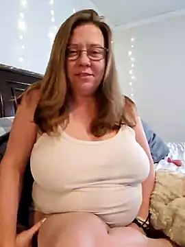 Snapshot of MsShelby40 chatting on 6, 12, 2024 MsShelby40 online show from 6, 12, 2024