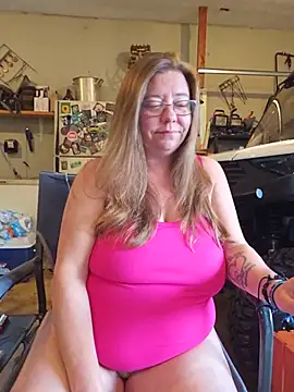 Snapshot of MsShelby40 chatting on 10, 7, 2026 MsShelby40 online show from 10, 7, 2026