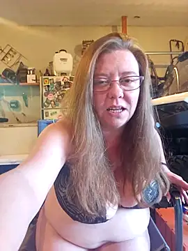Snapshot of MsShelby40 chatting on 25, 4, 2026 MsShelby40 online show from 25, 4, 2026
