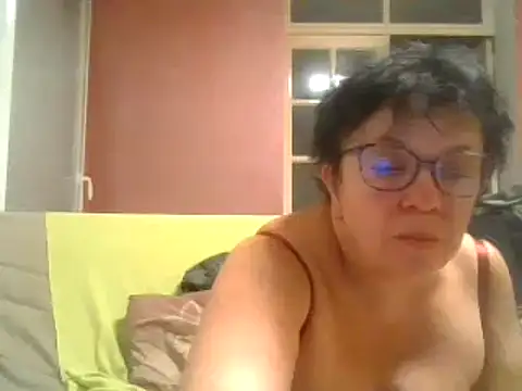 Snapshot of Vandeae44 chatting on 4, 1, 2025 Vandeae44 online show from 4, 1, 2025