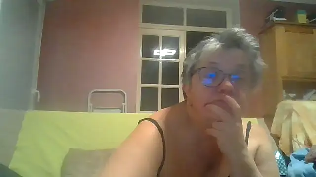 Snapshot of Vandeae44 chatting on 5, 1, 2026 Vandeae44 online show from 5, 1, 2026