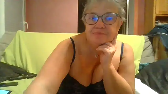 Snapshot of Vandeae44 chatting on 13, 10, 2025 Vandeae44 online show from 13, 10, 2025