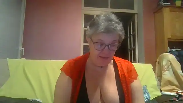 Snapshot of Vandeae44 chatting on 18, 12, 2025 Vandeae44 online show from 18, 12, 2025