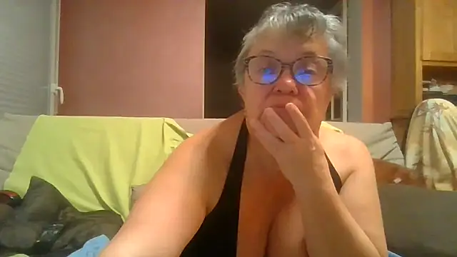 Snapshot of Vandeae44 chatting on 29, 10, 2025 Vandeae44 online show from 29, 10, 2025