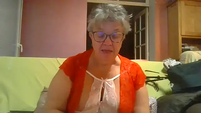 Snapshot of Vandeae44 chatting on 26, 9, 2025 Vandeae44 online show from 26, 9, 2025