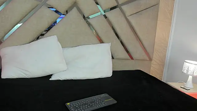 sophie pariss online show from 1, 4, 2026