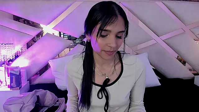 sophie pariss online show from 23, 10, 2025