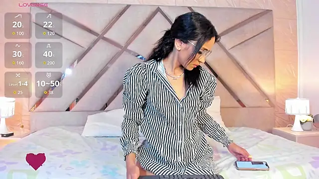 Snapshot of sophie_pariss chatting on 6, 6, 2026 sophie pariss online show from 6, 6, 2026