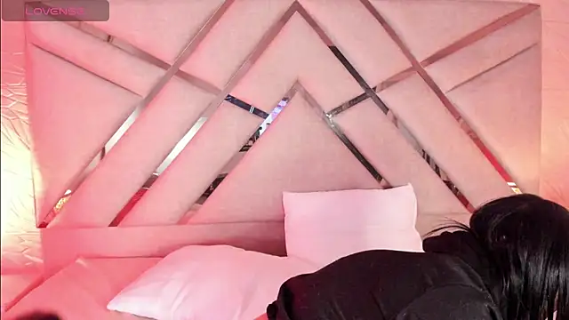 sophie pariss online show from 12, 4, 2026