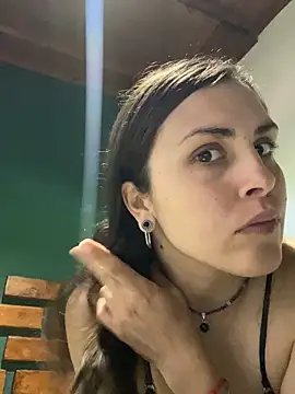 Snapshot of isadelasestrellas chatting on 5, 10, 2025 isadelasestrellas online show from 5, 10, 2025