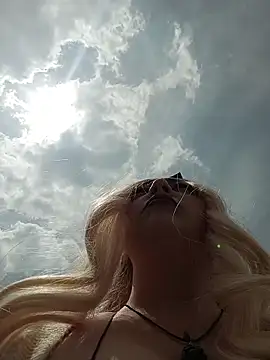 madelaine- online show from 10, 2, 2026