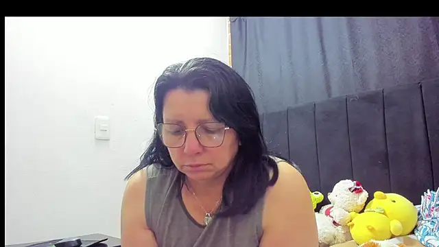 Evaaross 2345 online show from 17, 12, 2025