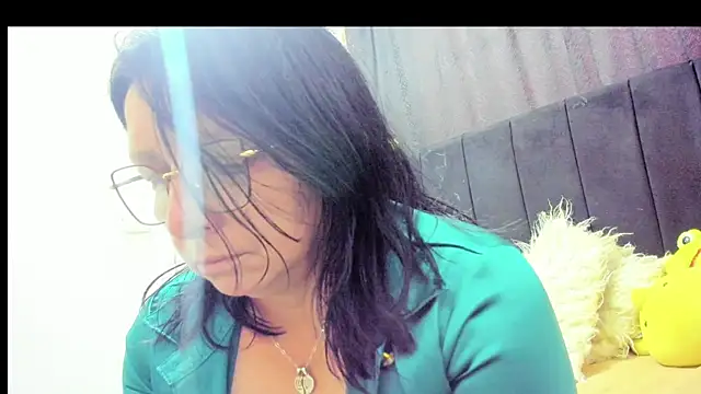 Evaaross 2345 online show from 2, 12, 2025