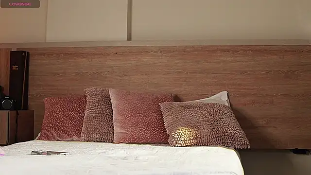 AliceShazaham  online show from 8, 3, 2026