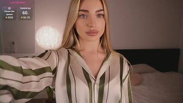 Nicole youthfull online show from 15, 3, 2025