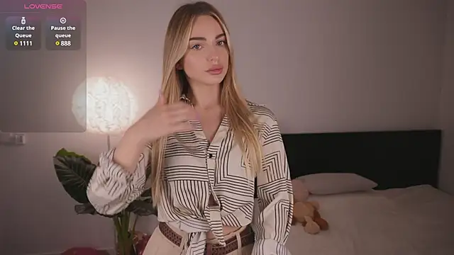 Nicole youthfull online show from 24, 2, 2025