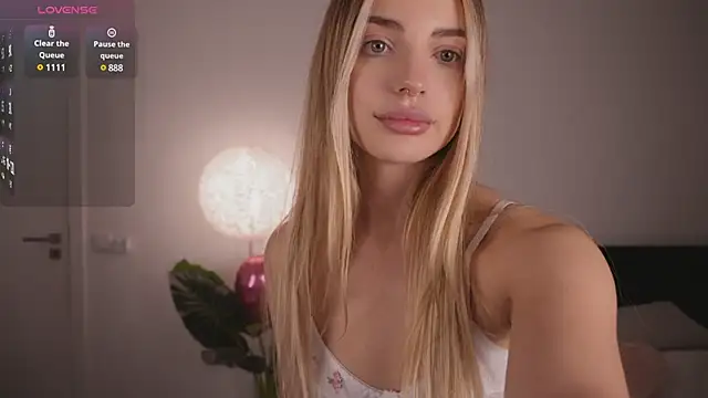 Nicole youthfull online show from 1, 3, 2025