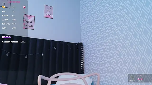 Snapshot of littleebonymommy chatting on 25, 9, 2025 littleebonymommy online show from 25, 9, 2025