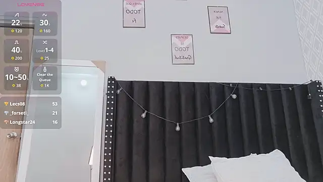 Snapshot of littleebonymommy chatting on 8, 10, 2025 littleebonymommy online show from 8, 10, 2025