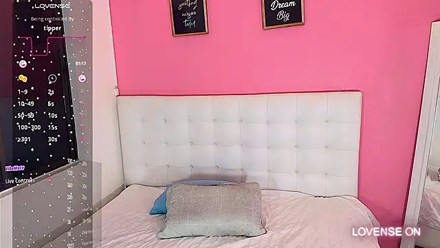 Snapshot of littleebonymommy chatting on 2, 12, 2024 littleebonymommy online show from 2, 12, 2024