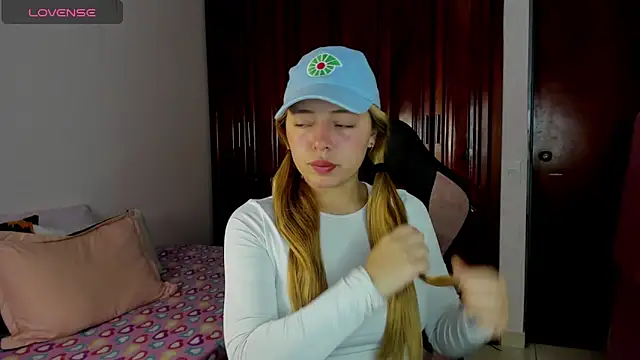 Snapshot of karla_charloby chatting on 5, 5, 2026 karla charloby online show from 5, 5, 2026