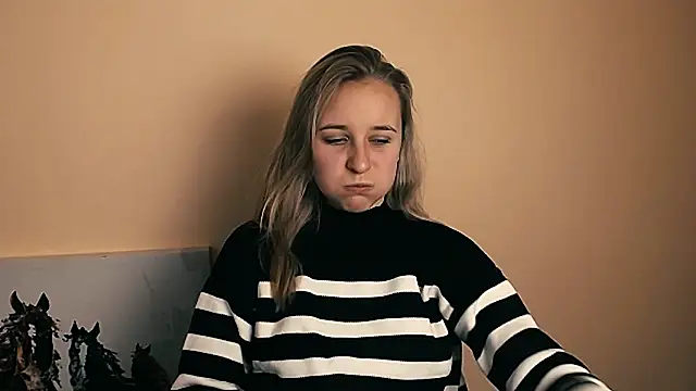 Snapshot of _Nicole_new chatting on 29, 10, 2025  Nicole new online show from 29, 10, 2025