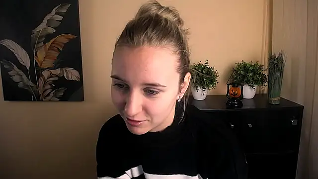 Snapshot of _Nicole_new chatting on 30, 10, 2025  Nicole new online show from 30, 10, 2025