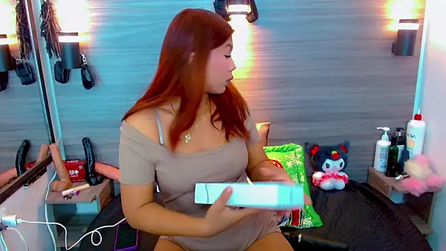 Snapshot of Isalombardi chatting on 22, 12, 2025 Isalombardi online show from 22, 12, 2025