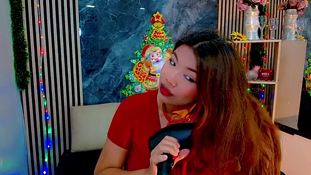 Snapshot of Isalombardi chatting on 17, 12, 2025 Isalombardi online show from 17, 12, 2025