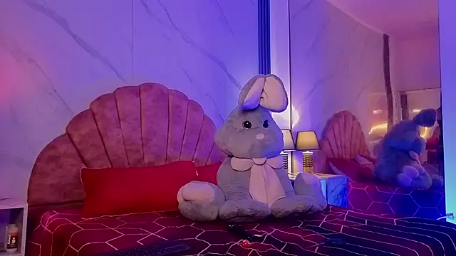 Layla Cullen online show from 8, 11, 2025