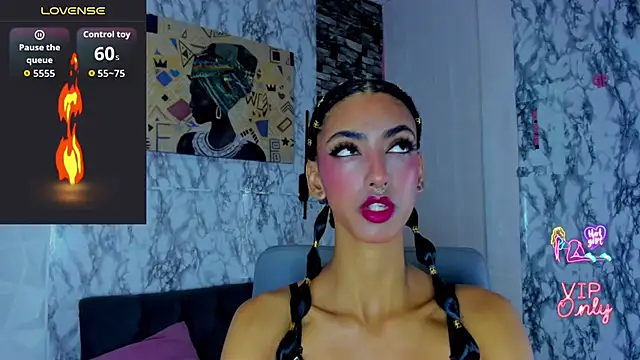 Snapshot of Queen_Cuarxxo chatting on 14, 7, 2026 Queen Cuarxxo online show from 14, 7, 2026